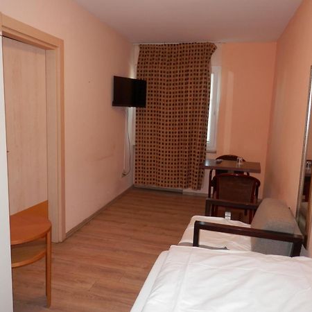 Relax Hotel-Ludwigshafen Bagian luar foto