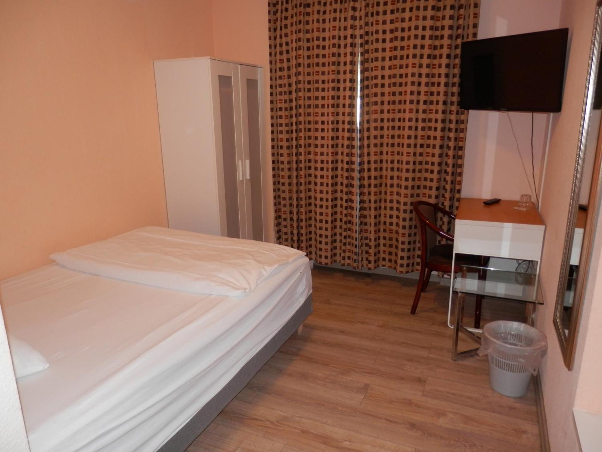 Relax Hotel-Ludwigshafen Bagian luar foto