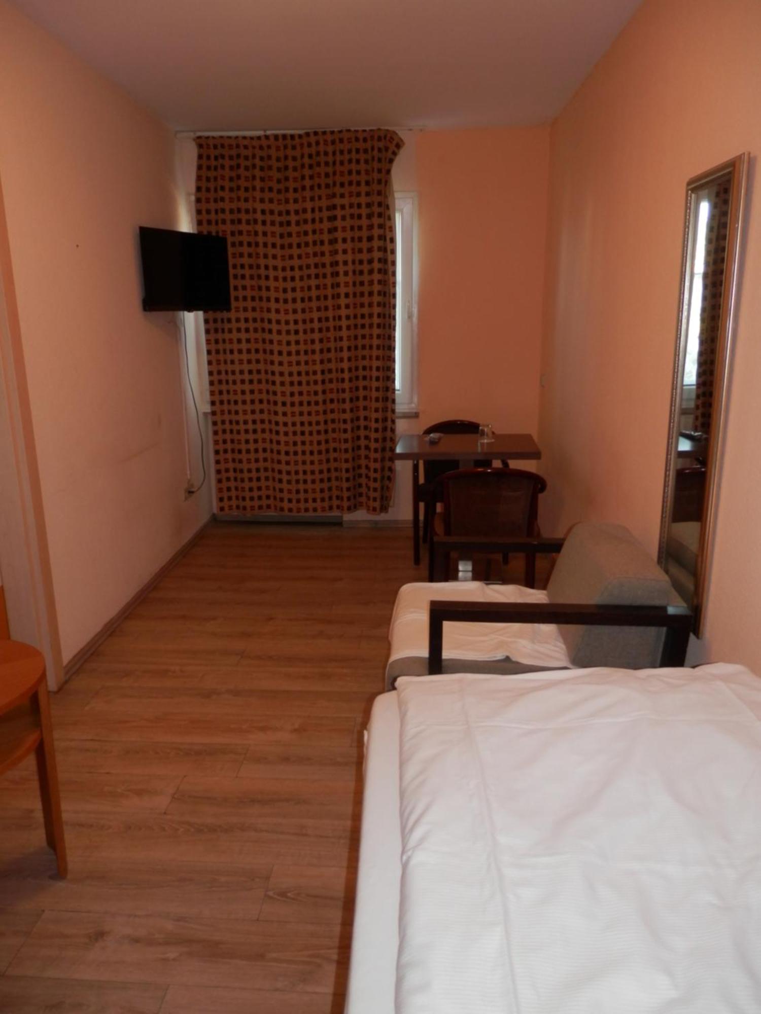Relax Hotel-Ludwigshafen Bagian luar foto