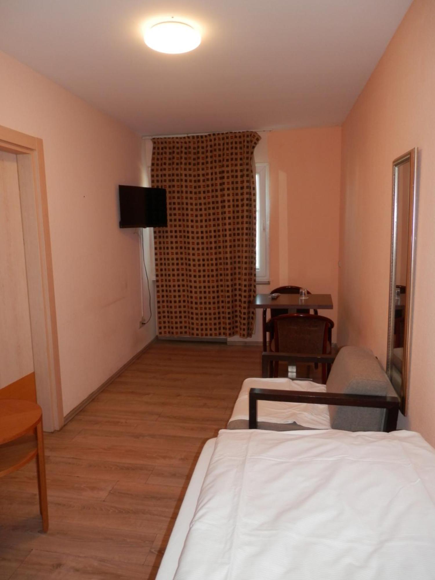 Relax Hotel-Ludwigshafen Bagian luar foto