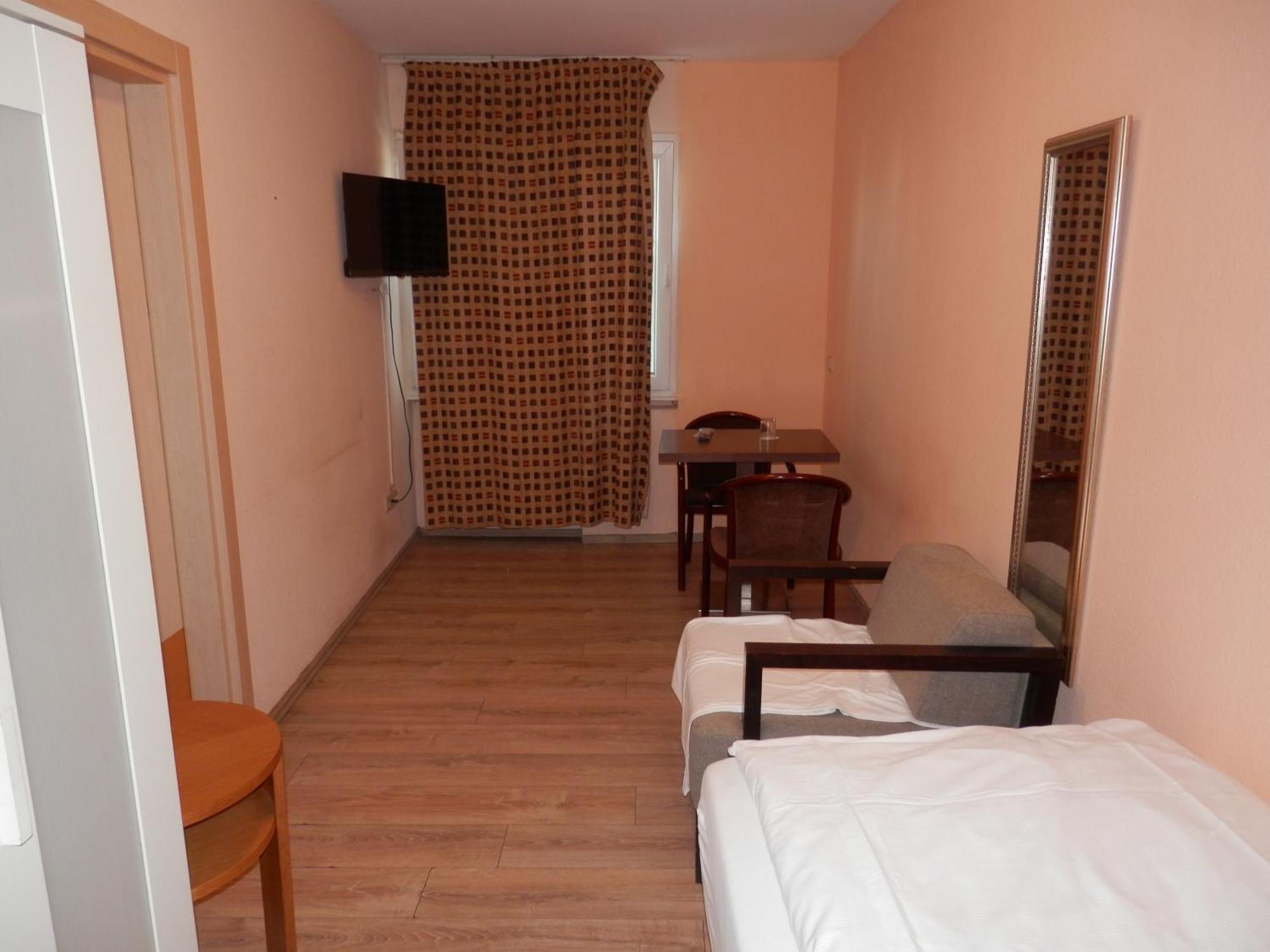 Relax Hotel-Ludwigshafen Bagian luar foto